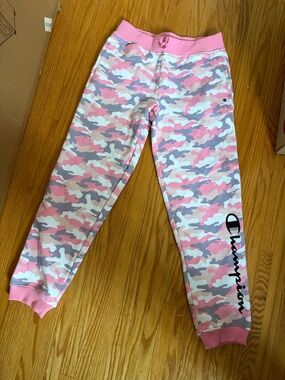 Champion girl’s Pink & Gray Camo Joggers.  Size XL.